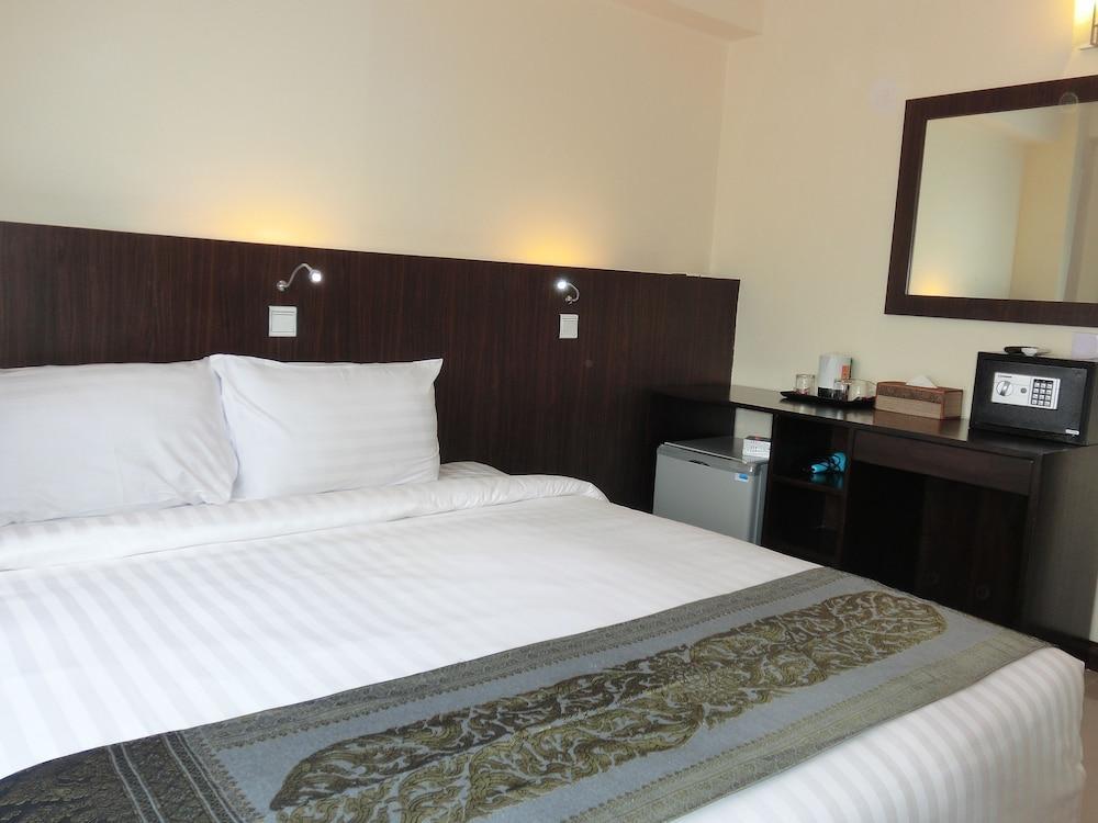 Yankin Hotel 3*