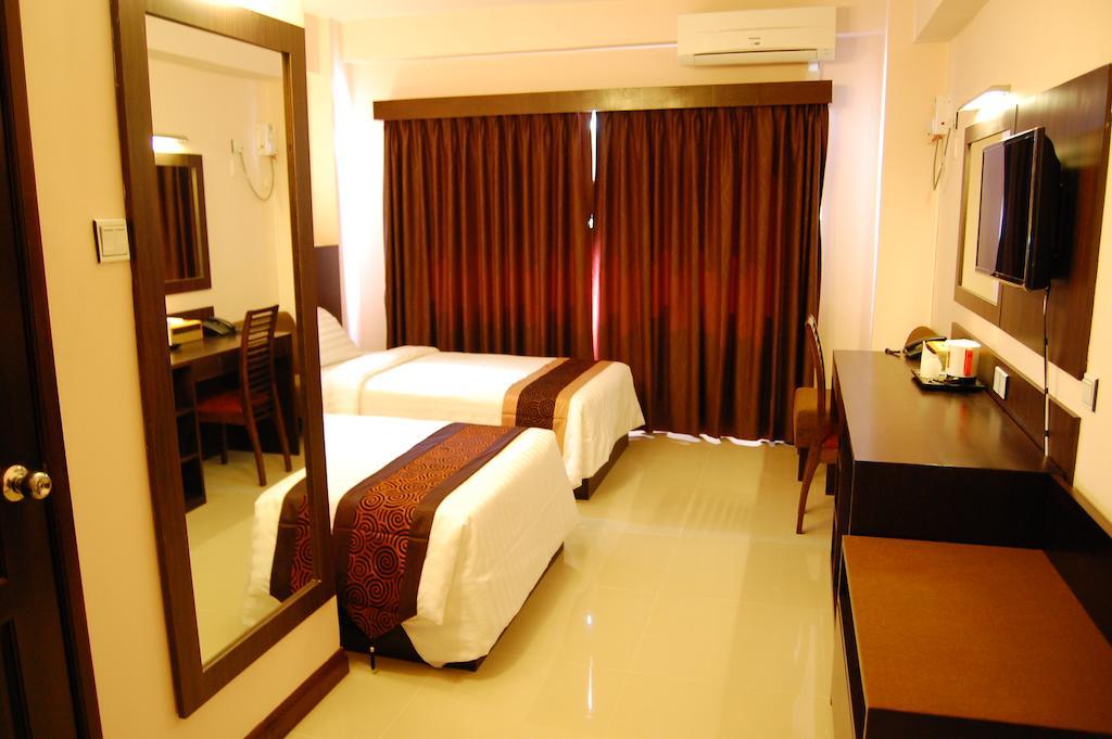 Yankin 3* Yangon