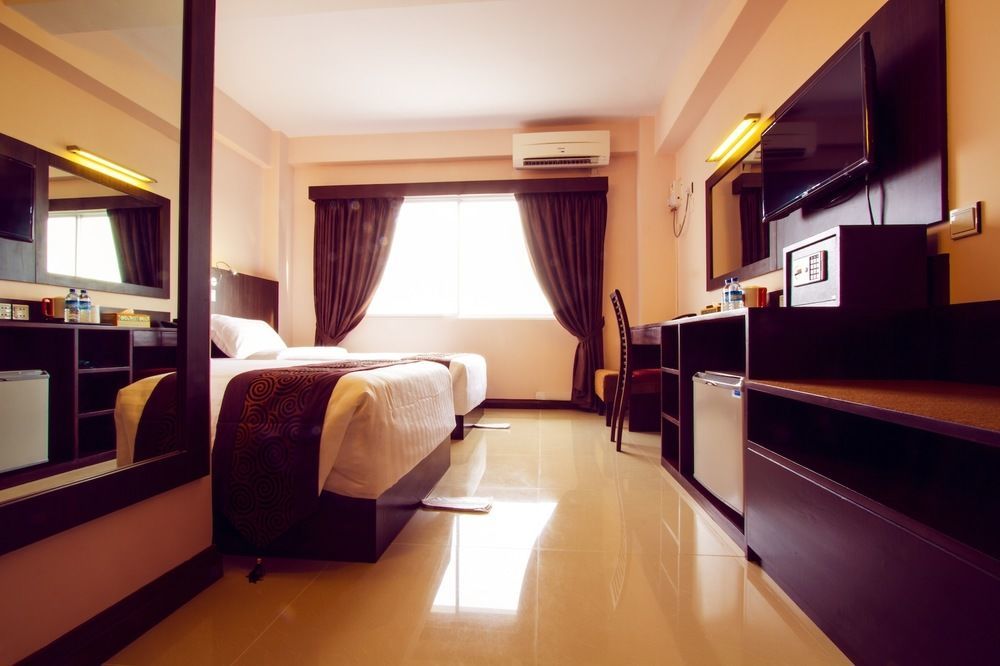 Yankin 3* Yangon