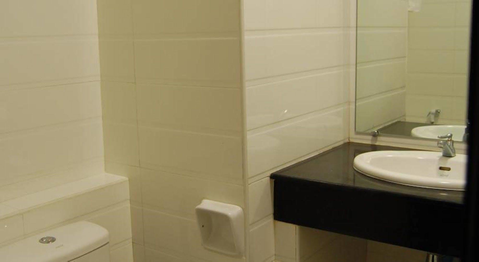Yankin Hotel 3*