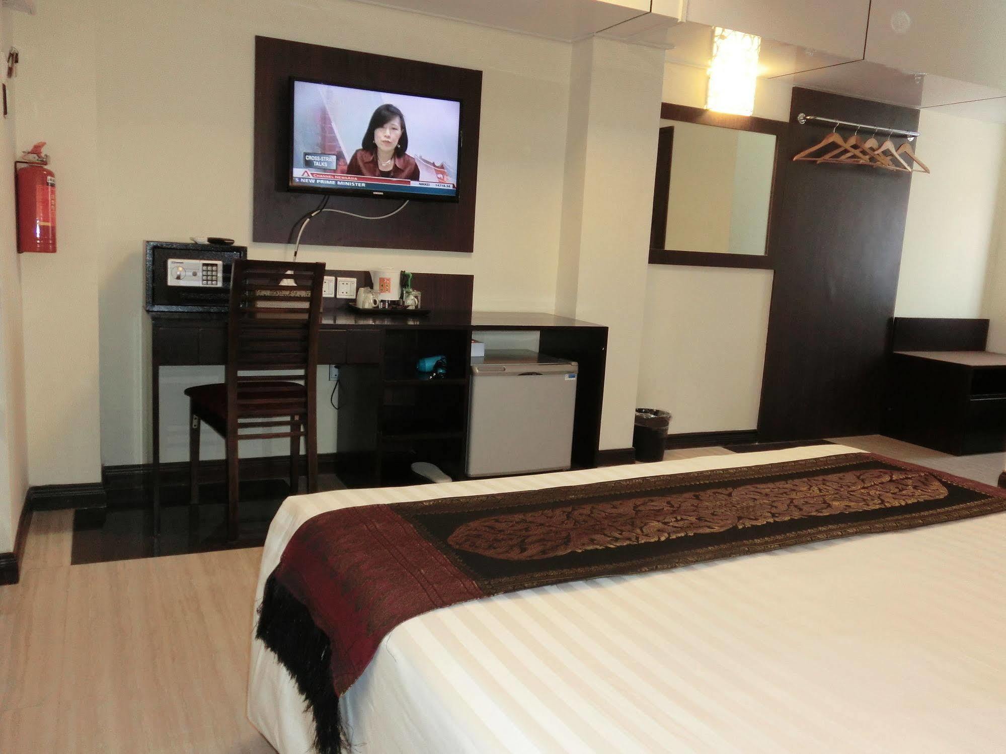 Yankin 3* Yangon